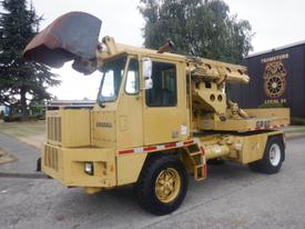 A yellow 1998 Gradall G3WD excavator with a large front bucket and articulated arm mounted on a wheeled chassis