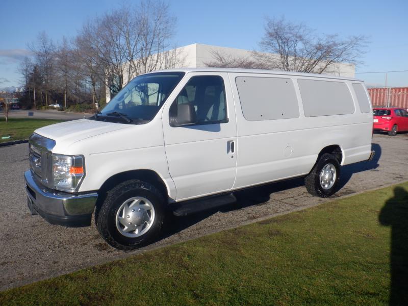 Econoline 15 2024 passenger van