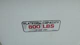 A label on a vehicle indicating a platform capacity of 800 pounds without liner