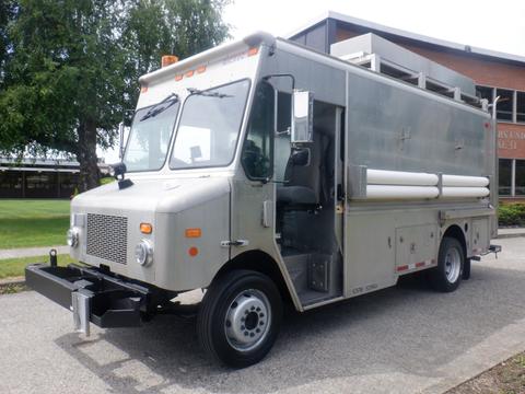 A 2007 Morgan Olson Workhorse W42 delivery truck with a silver exterior featuring large windows and a side compartment for cargo storage